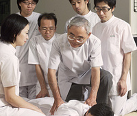 Holding anma techniques classes in a tatami mat practicum room allows for the development of clinical practitioners who are able to provide treatments in any environment.